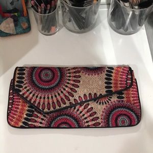 Woven clutch
